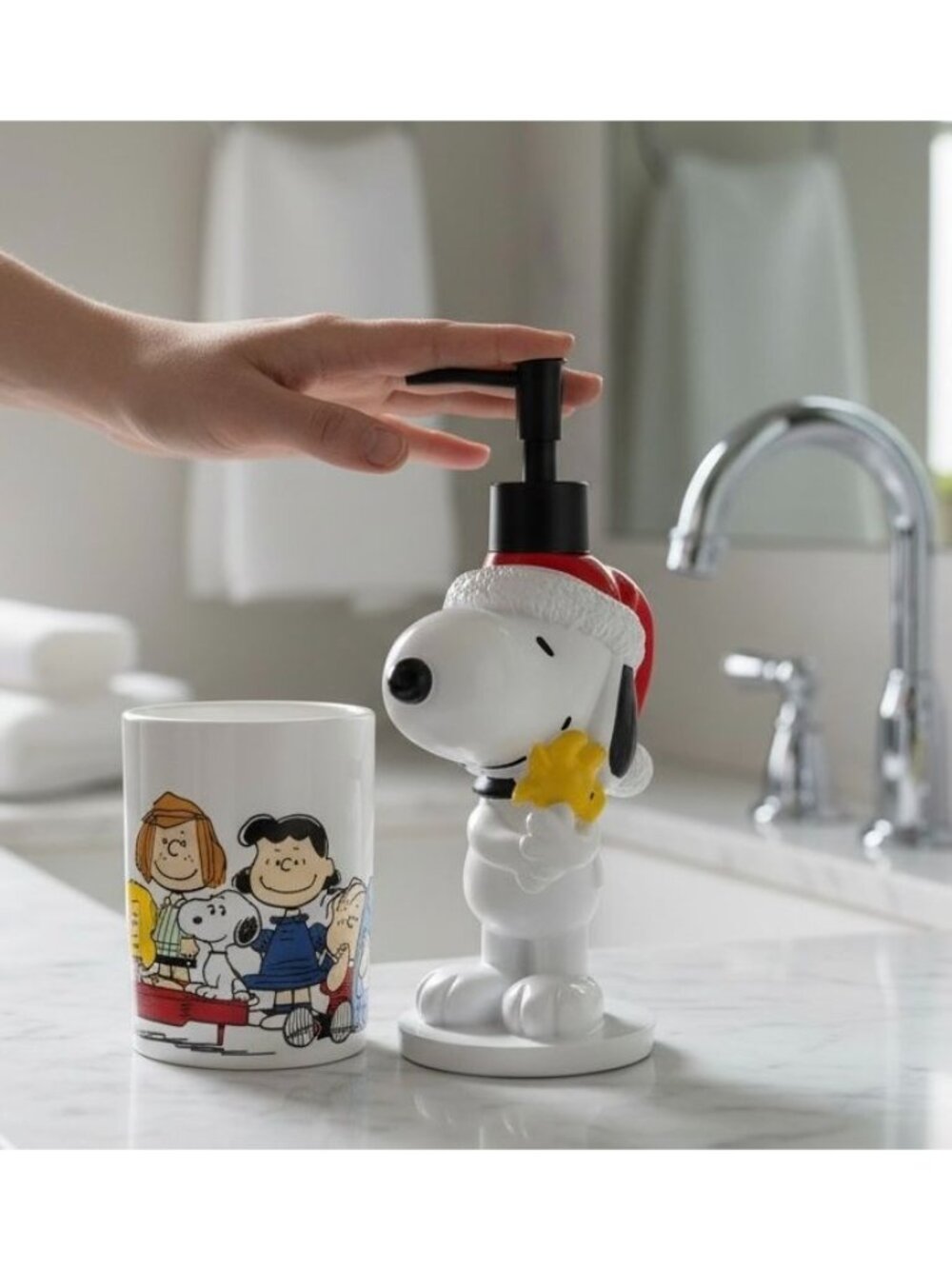 Peanuts Snoopy Christmas Soap Dispenser & Toothbrush Holder Set